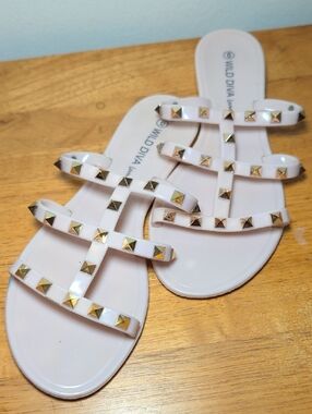 Wild Diva Lounge Joanie 211 Jelly Slide Sandals Pink Gold Studs Women's Size 6.5